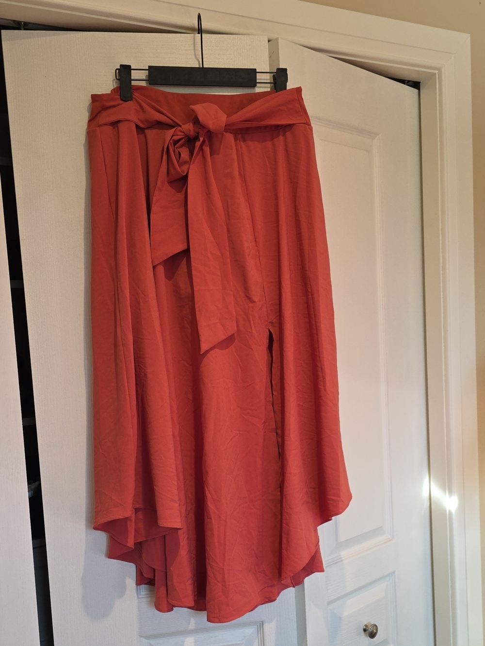 HALARA Rust/Pink High-Low Tie-Waist Skirt